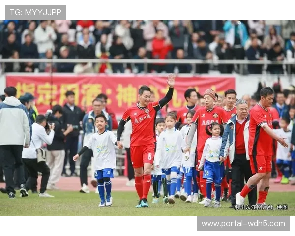 香港球迷组团“刷脸”通关赴中山，为全运会棒垒球赛热情助威